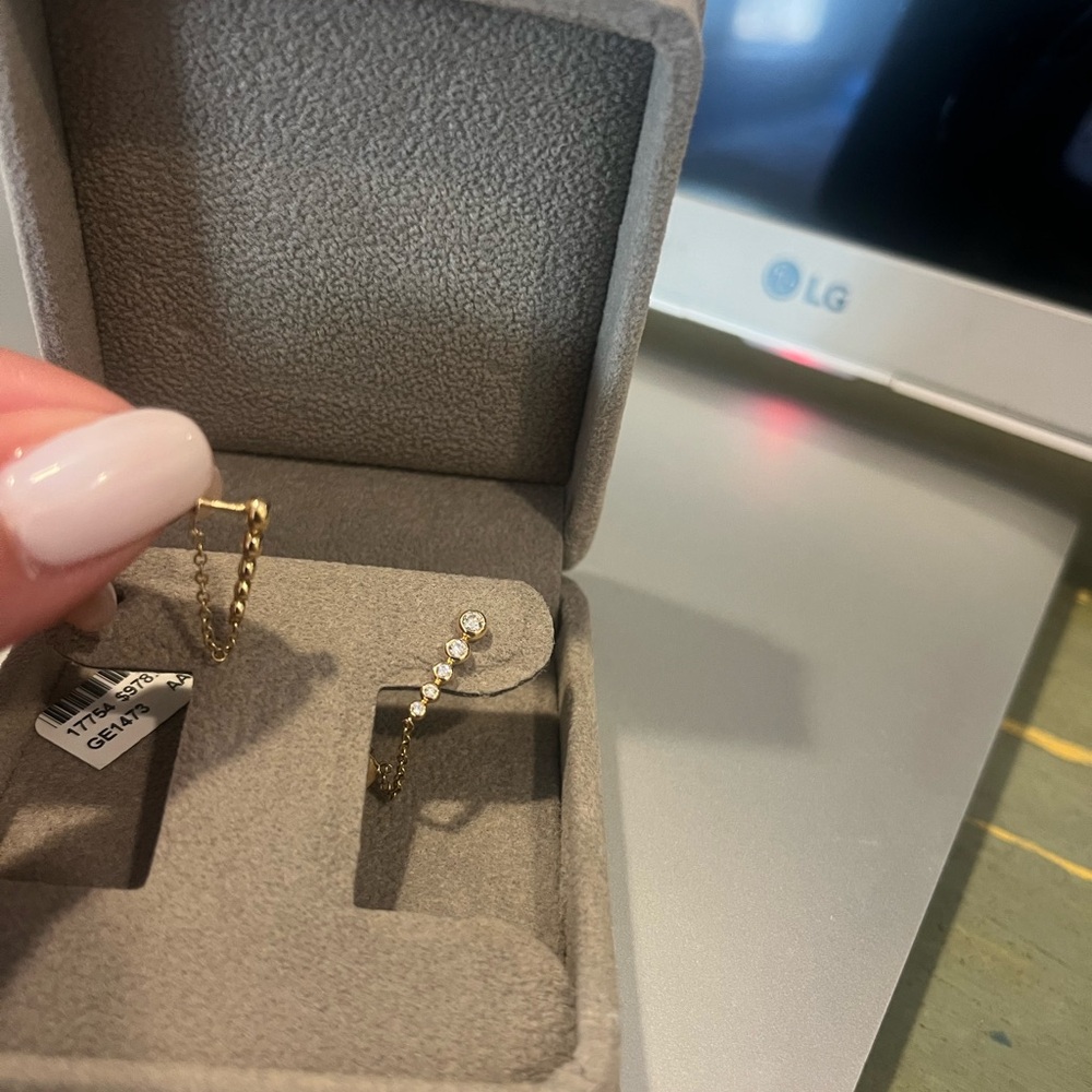 14 karat gold earrings - Picture 2 of 3